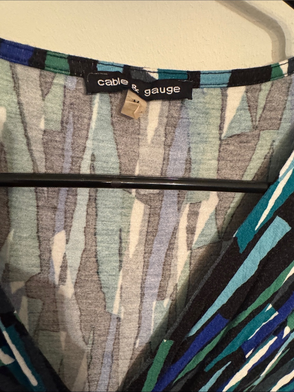 Cable & Gauge Teal, Blue, Black & White Twist-Front V-Neck Blouse Box 006 - Picture 2 of 6